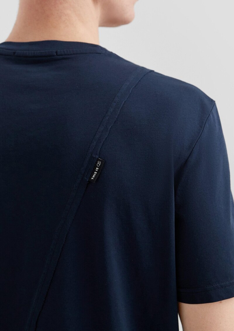 Rundhals-T-Shirt mit asymmetischer Teilungsnaht