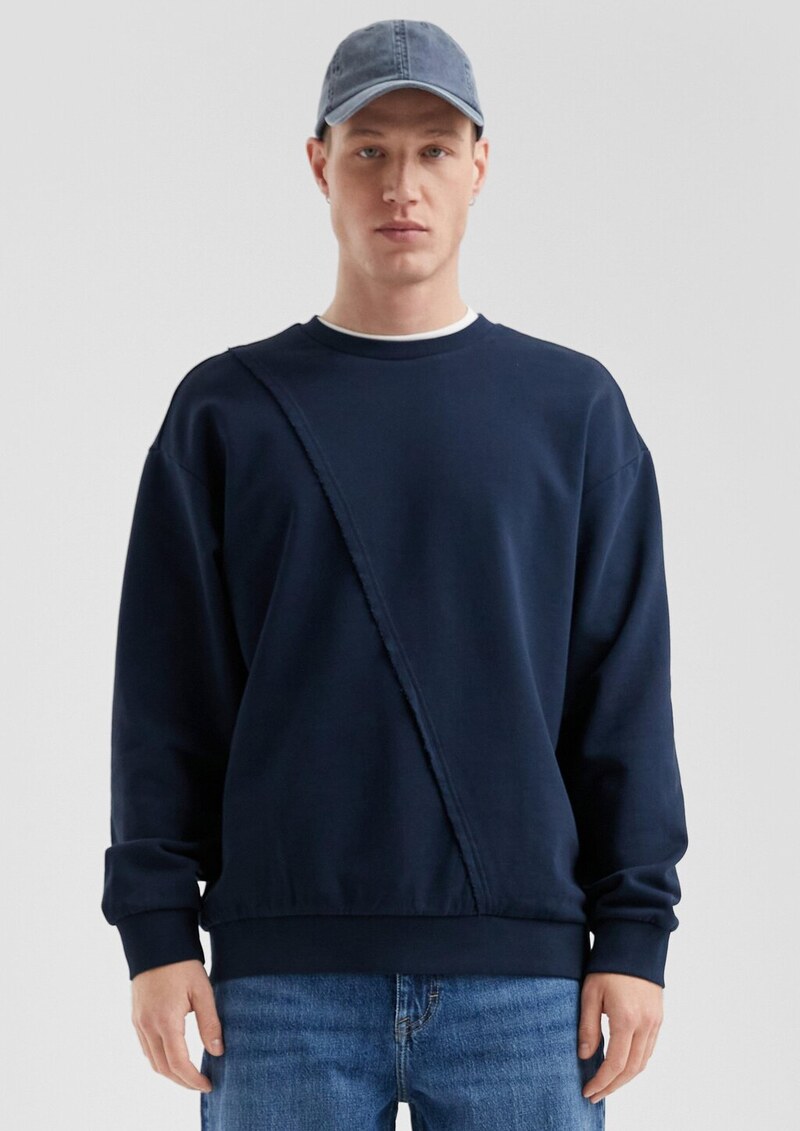 Sweatshirt mit asymmetrischer Teilungsnaht