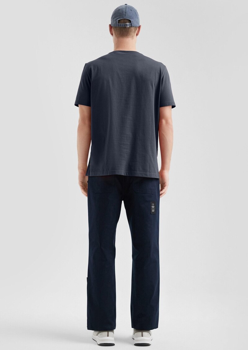 Basic Rundhals-T-Shirt mit kleinem Frontprint