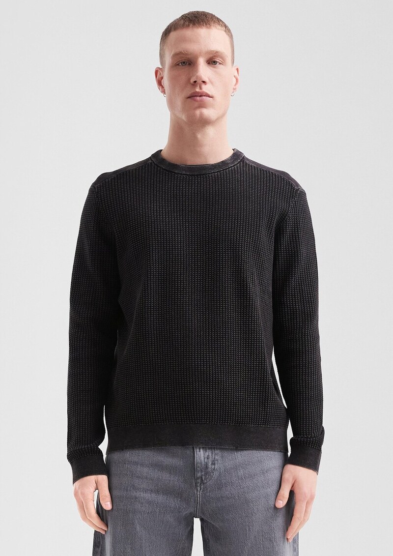 Gewaschener Strickpullover mit Strukturmuster