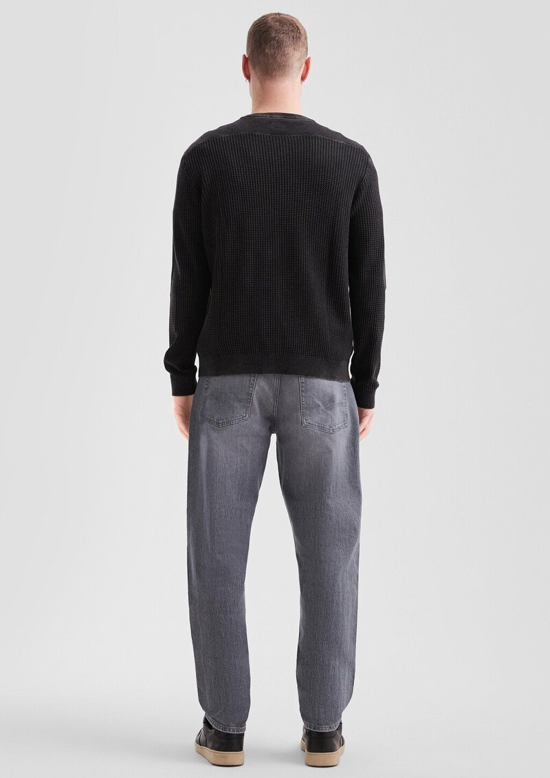 Gewaschener Strickpullover mit Strukturmuster