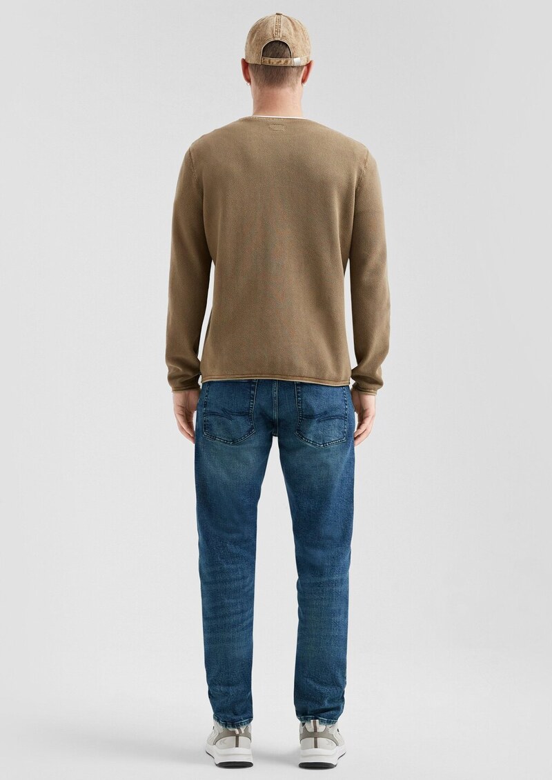 Gewaschener Pullover mit Rollkante