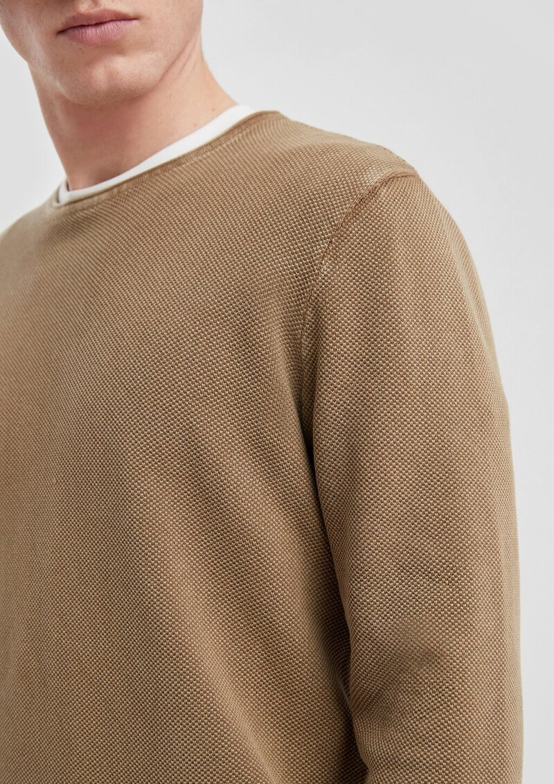 Gewaschener Pullover mit Rollkante