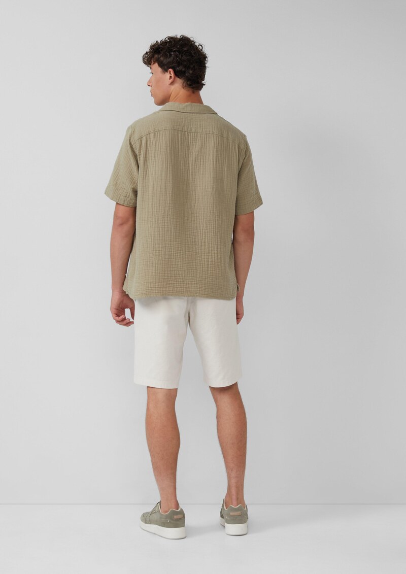 Resort Fit: Luftiges Kurzarmhemd aus Musselin
