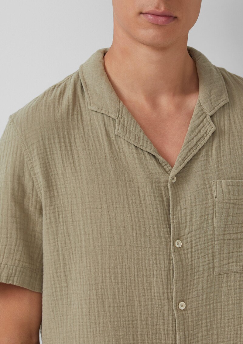 Resort Fit: Luftiges Kurzarmhemd aus Musselin
