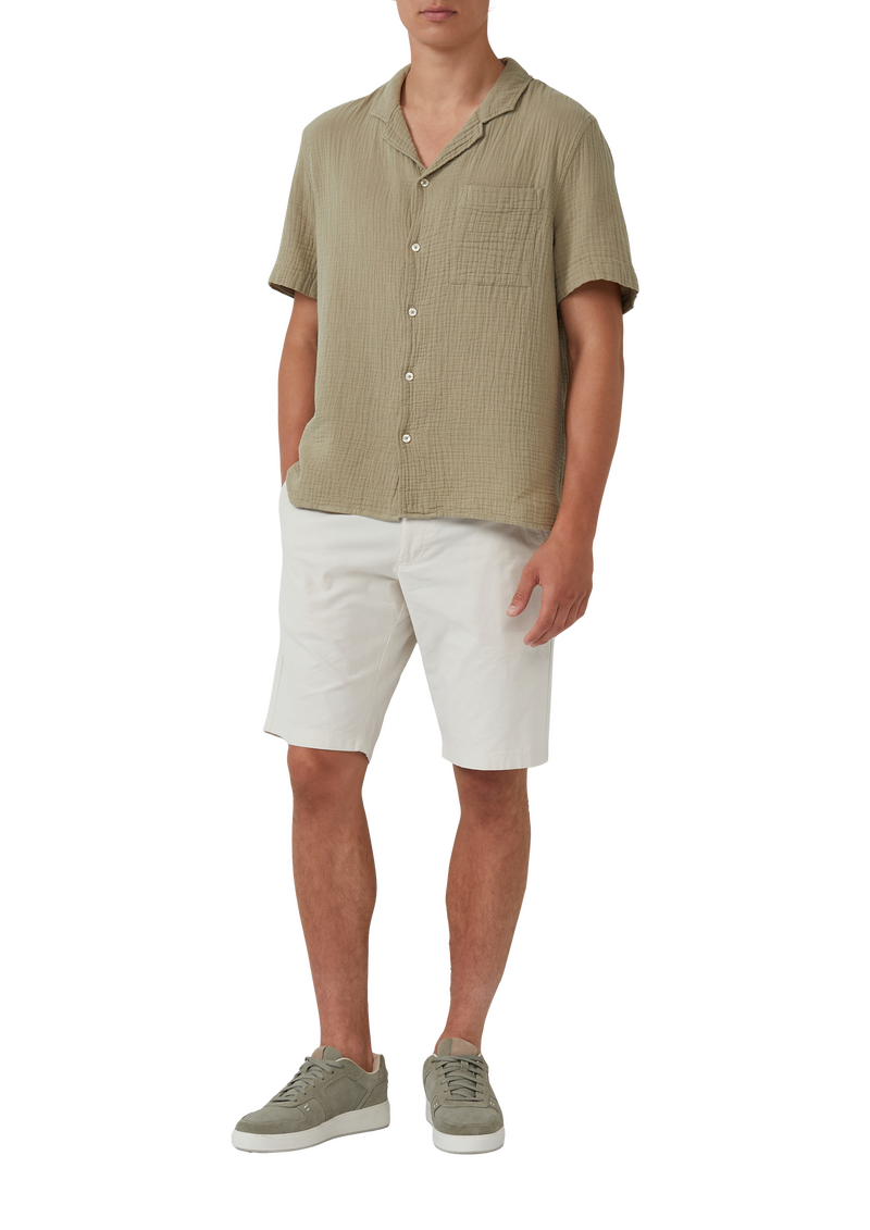 Resort Fit: Luftiges Kurzarmhemd aus Musselin