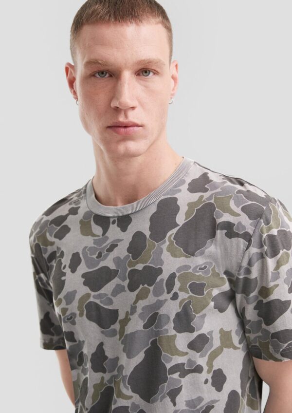 Gewaschenes T-Shirt mit All-over-Print