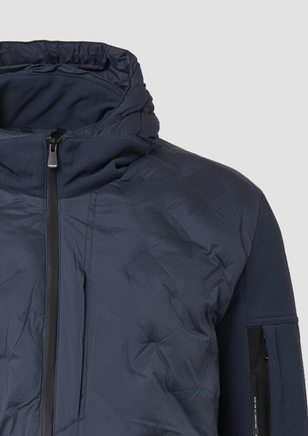 Hybrid-Jacke mit sportiven Details und Kapuze
