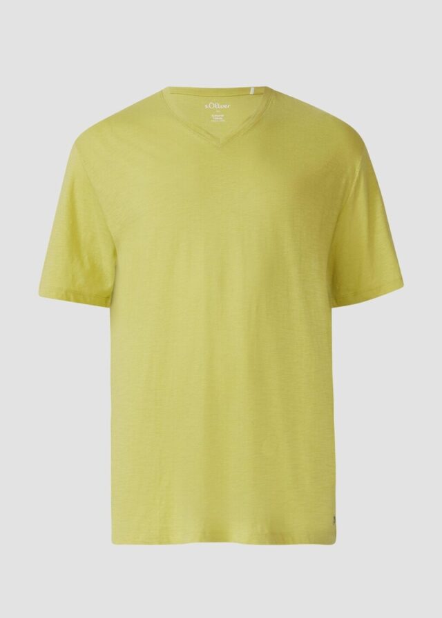 T-Shirt mit Label-Patch und V-Ausschnitt