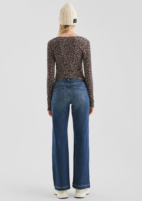 Geripptes T-Shirt aus Viskosemix mit All-over-Print