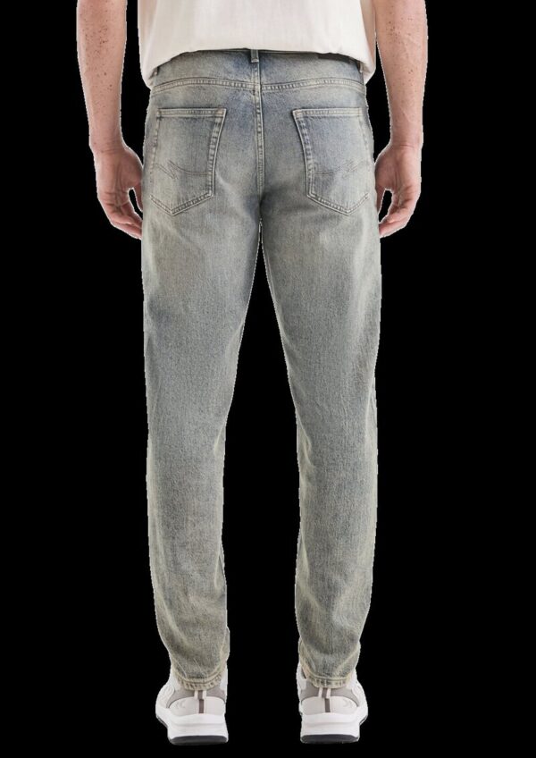 Devon / Relaxed Fit / Mid Rise / Tapered Leg