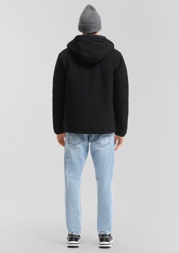 Kurze Outdoor-Jacke mit Steppfutter