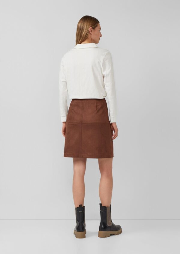 Kurzer Rock in Veloursleder-Optik