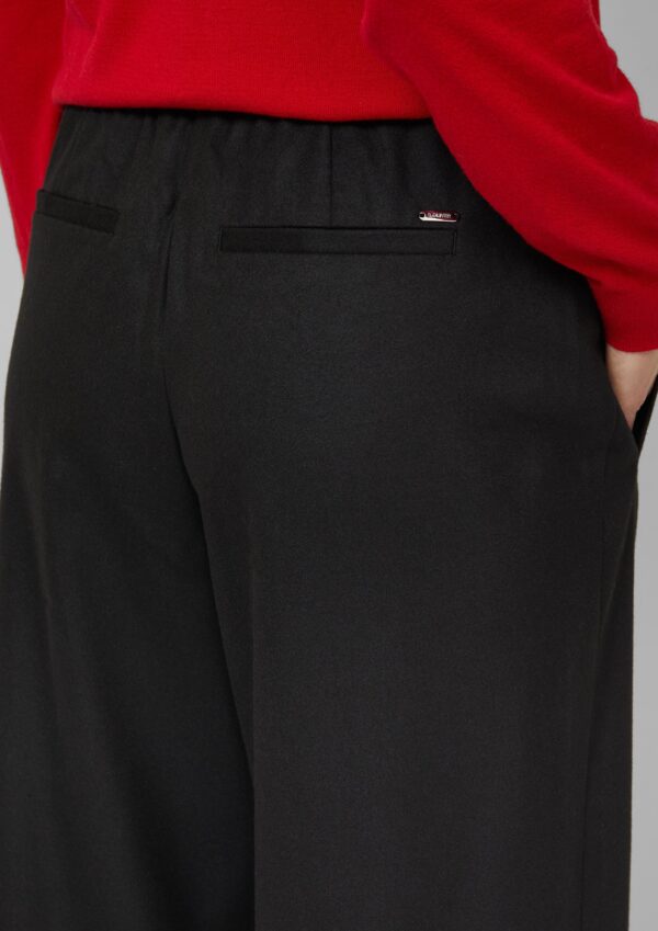 Weiche Wide-Leg-Hose mit Biesen