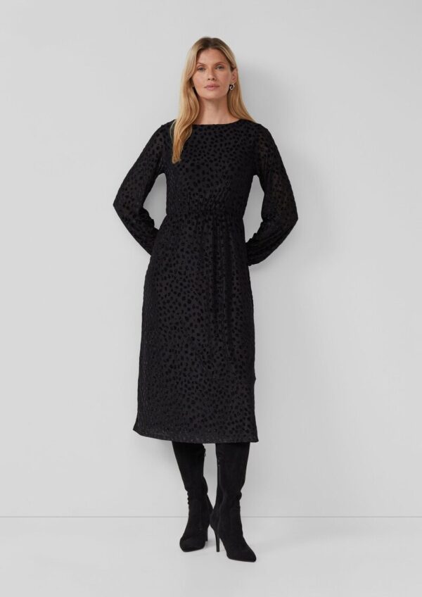 Midi-Samtkleid mit U-Boot-Ausschnitt