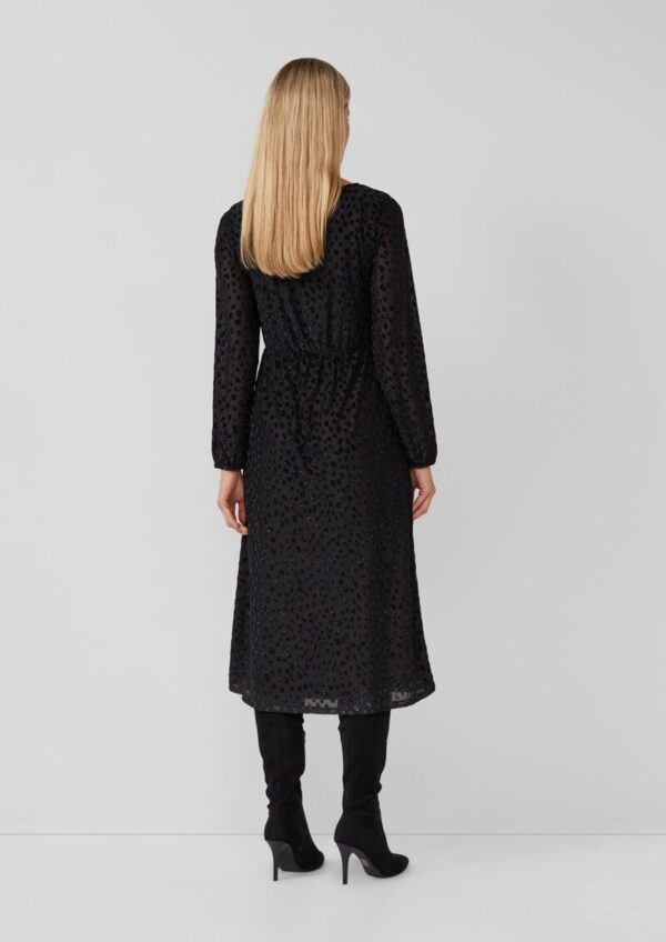 Midi-Samtkleid mit U-Boot-Ausschnitt