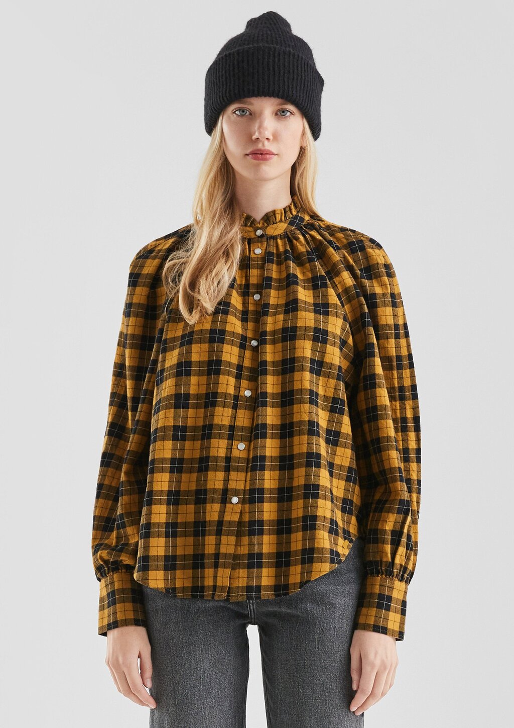 Karobluse mit Raglanärmel und Rüsche am Stehkragen