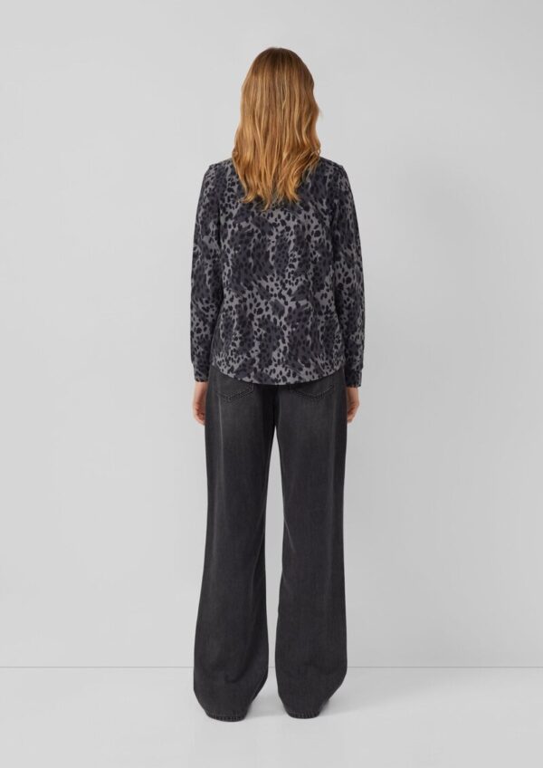 Jerseybluse mit Leo-Muster