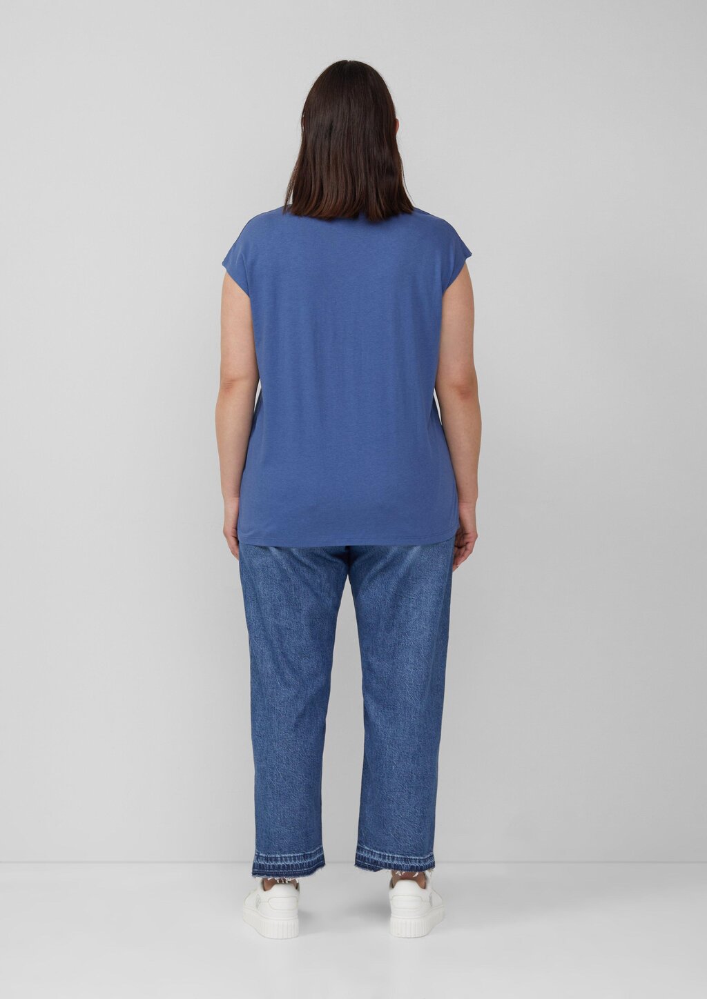 T-Shirt mit V-Ausschnitt im Relaxed Fit