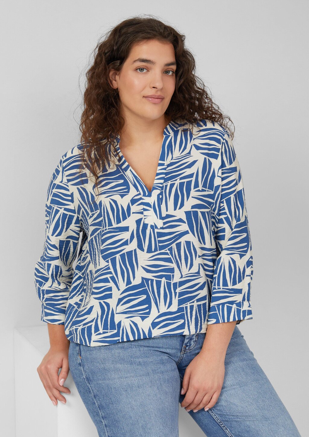 Bluse aus strukturiertem Viskosemix mit All-over-Print