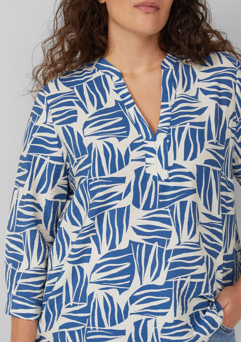 Bluse aus strukturiertem Viskosemix mit All-over-Print