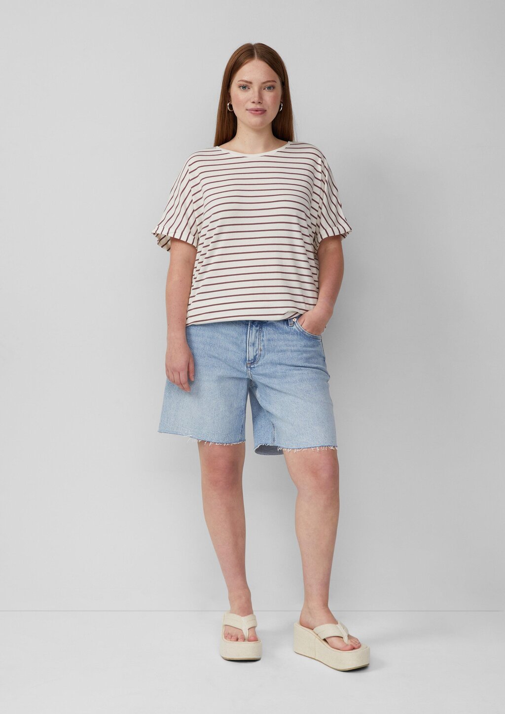 Locker geschnittenes T-Shirt aus Modalmix