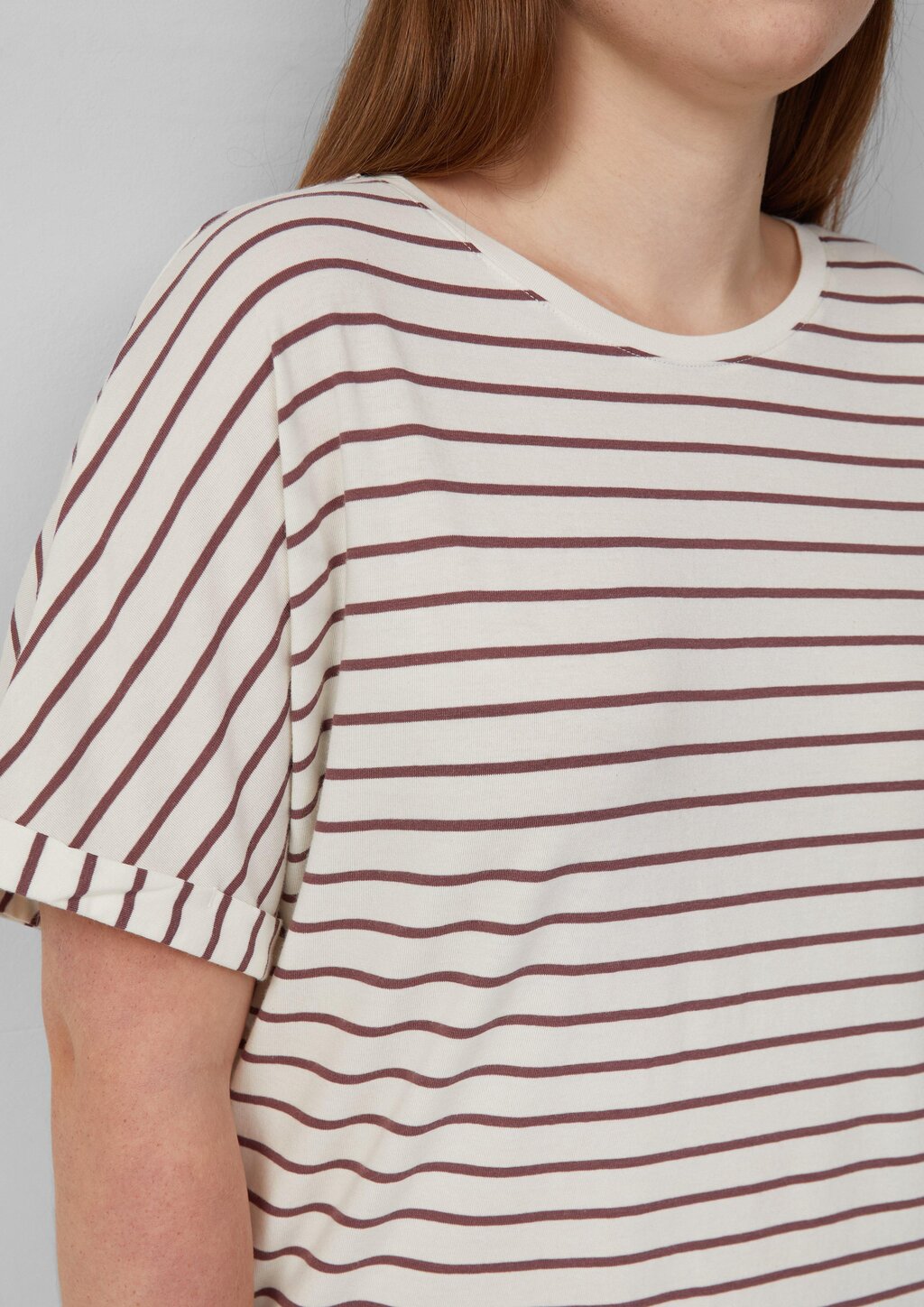 Locker geschnittenes T-Shirt aus Modalmix