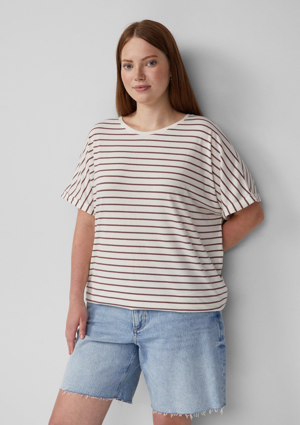 Locker geschnittenes T-Shirt aus Modalmix