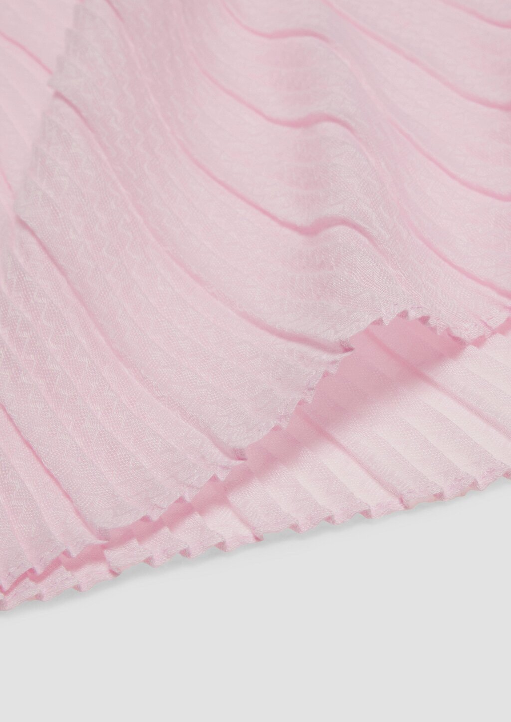 Loop-Schal in Plissee-Optik