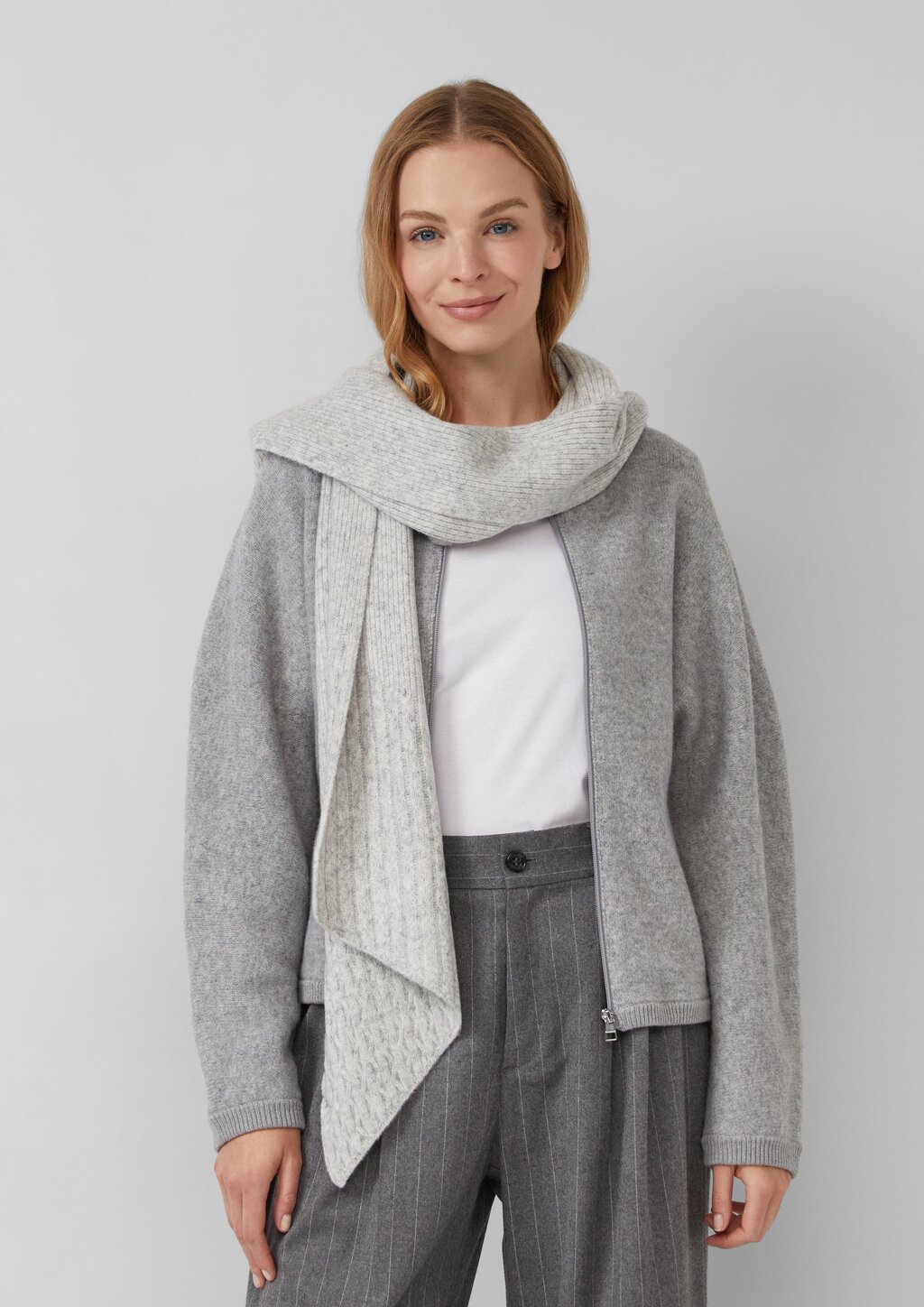 Strick-Schal mit Zick-Zack-Muster