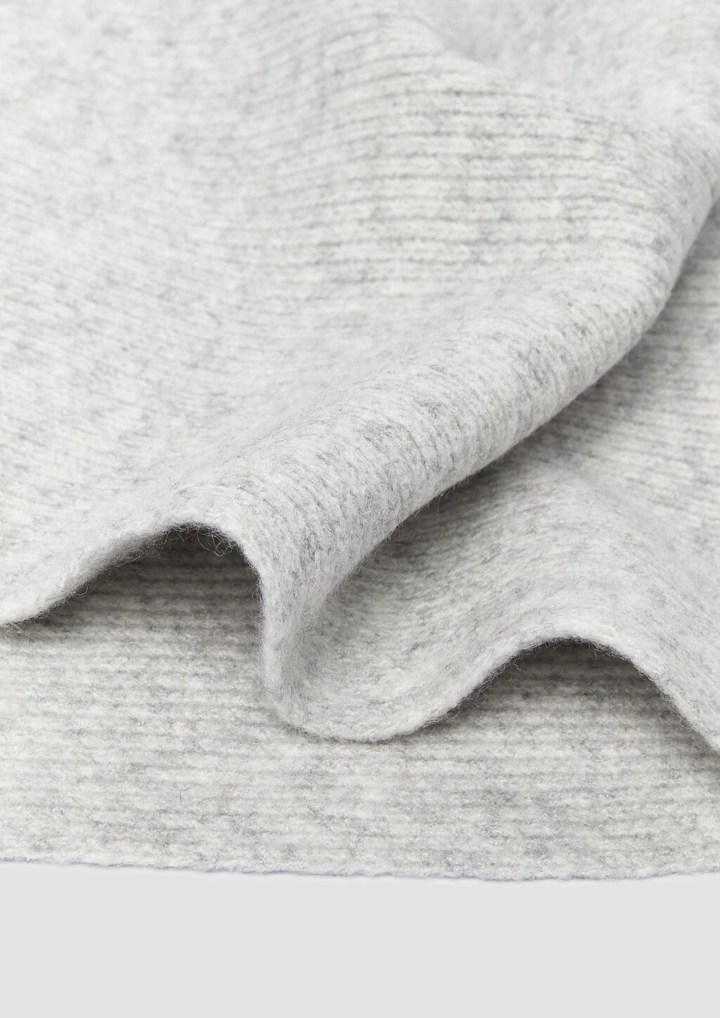 Strick-Schal mit Zick-Zack-Muster