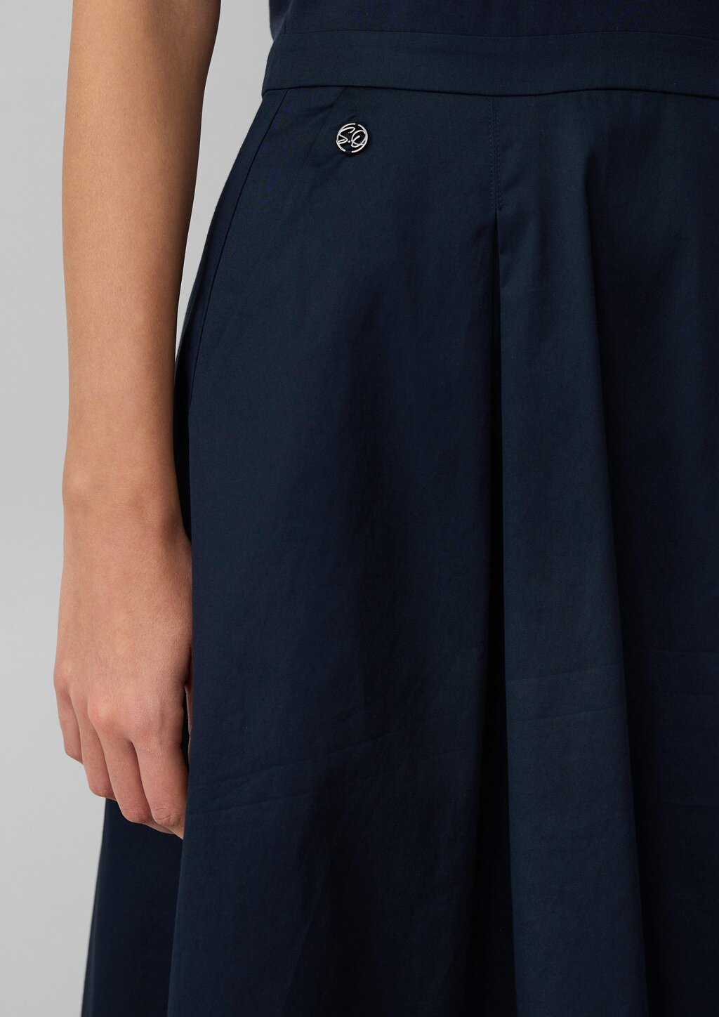 Midikleid im Fabricmix mit Eingrifftaschen