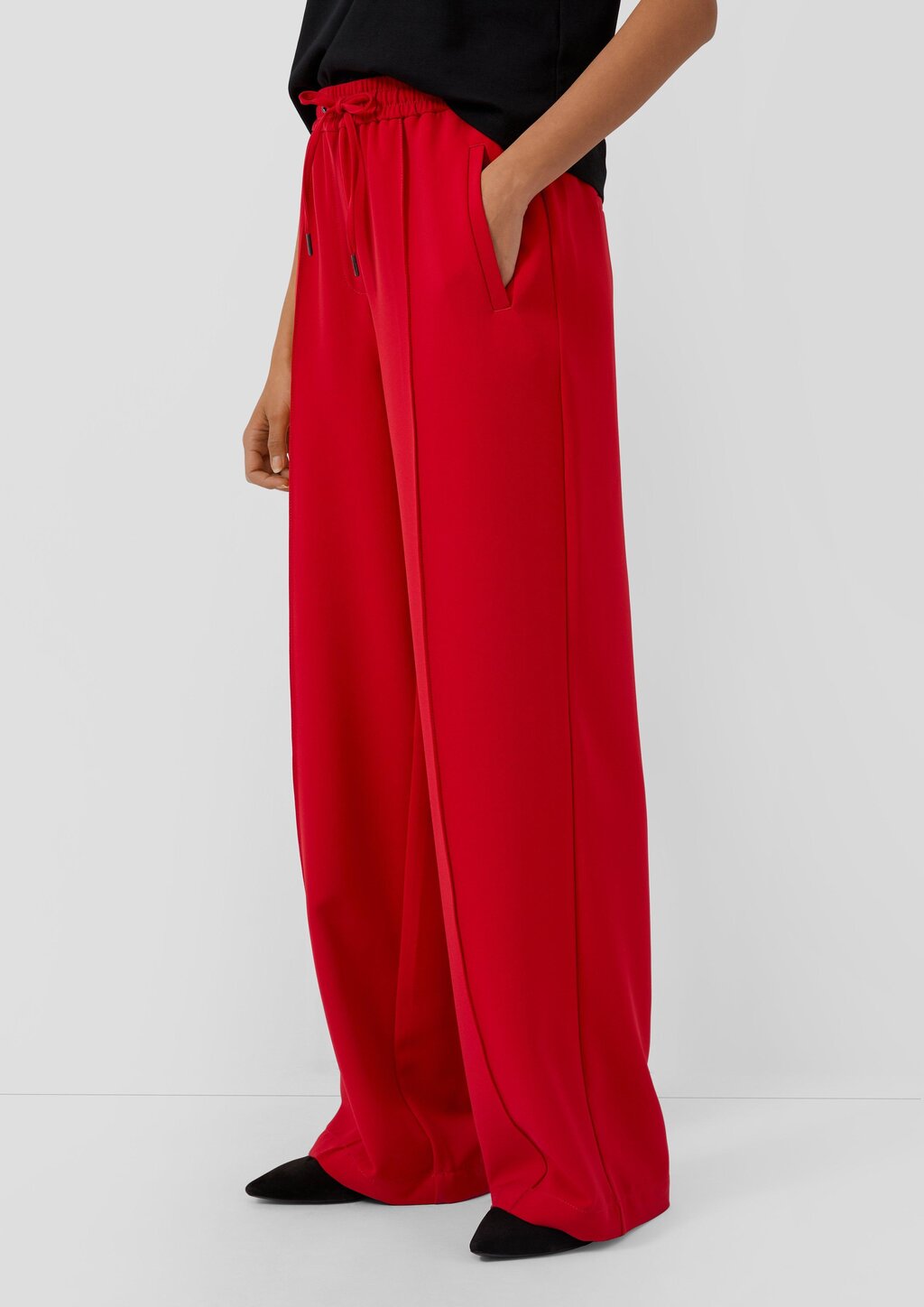 Fließende Hose mit geradem Bein und Elastikbund