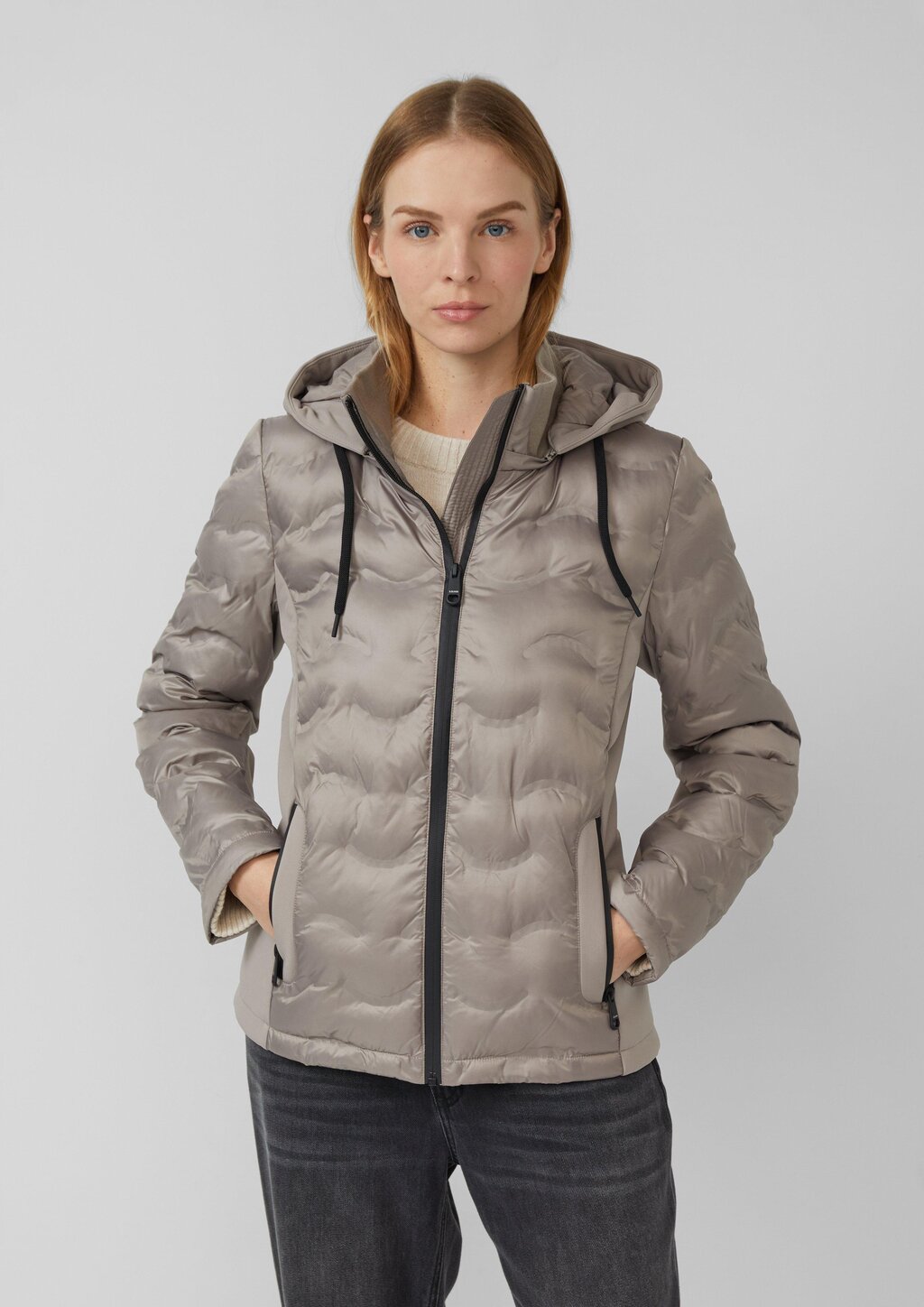 Leichte Jacke im Fabricmix mit abnehmbarer Kapuze