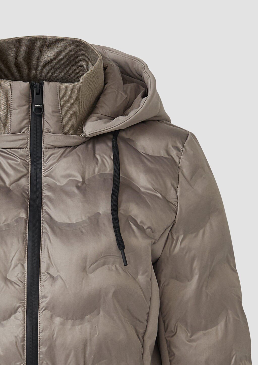 Leichte Jacke im Fabricmix mit abnehmbarer Kapuze