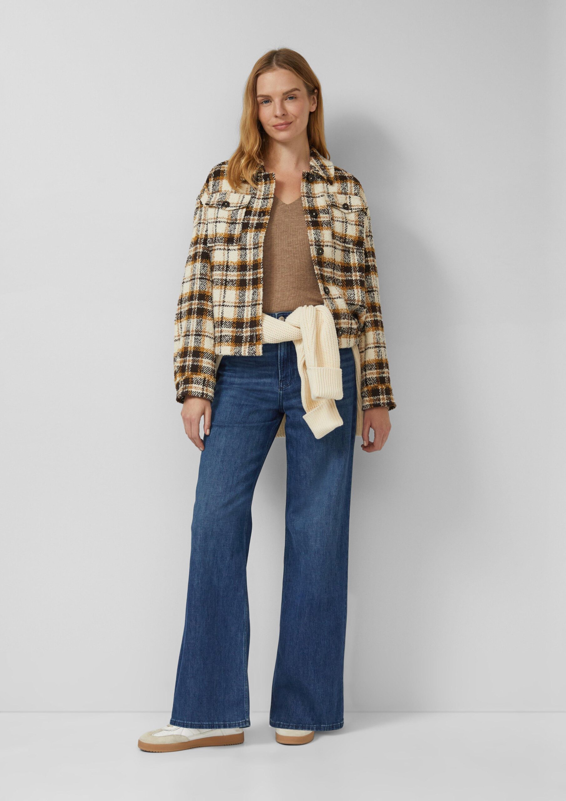 Geripptes Longsleeve mit V-Ausschnitt