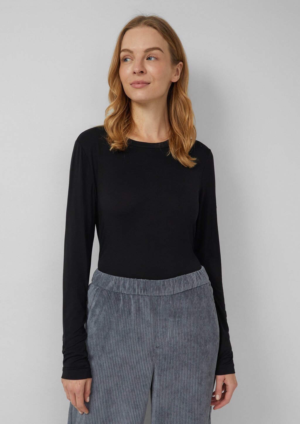 Feines Longsleeve aus Viskosestretch im Slim Fit