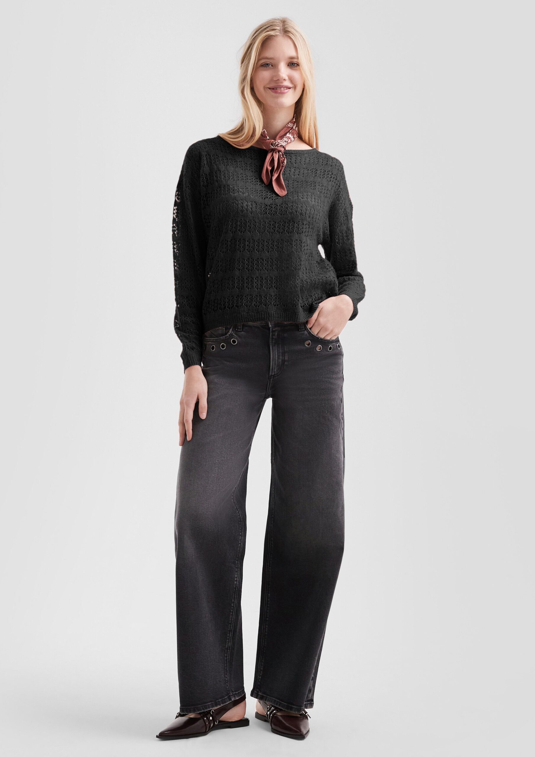 Zarter Pullover mit offenem Ajourmuster