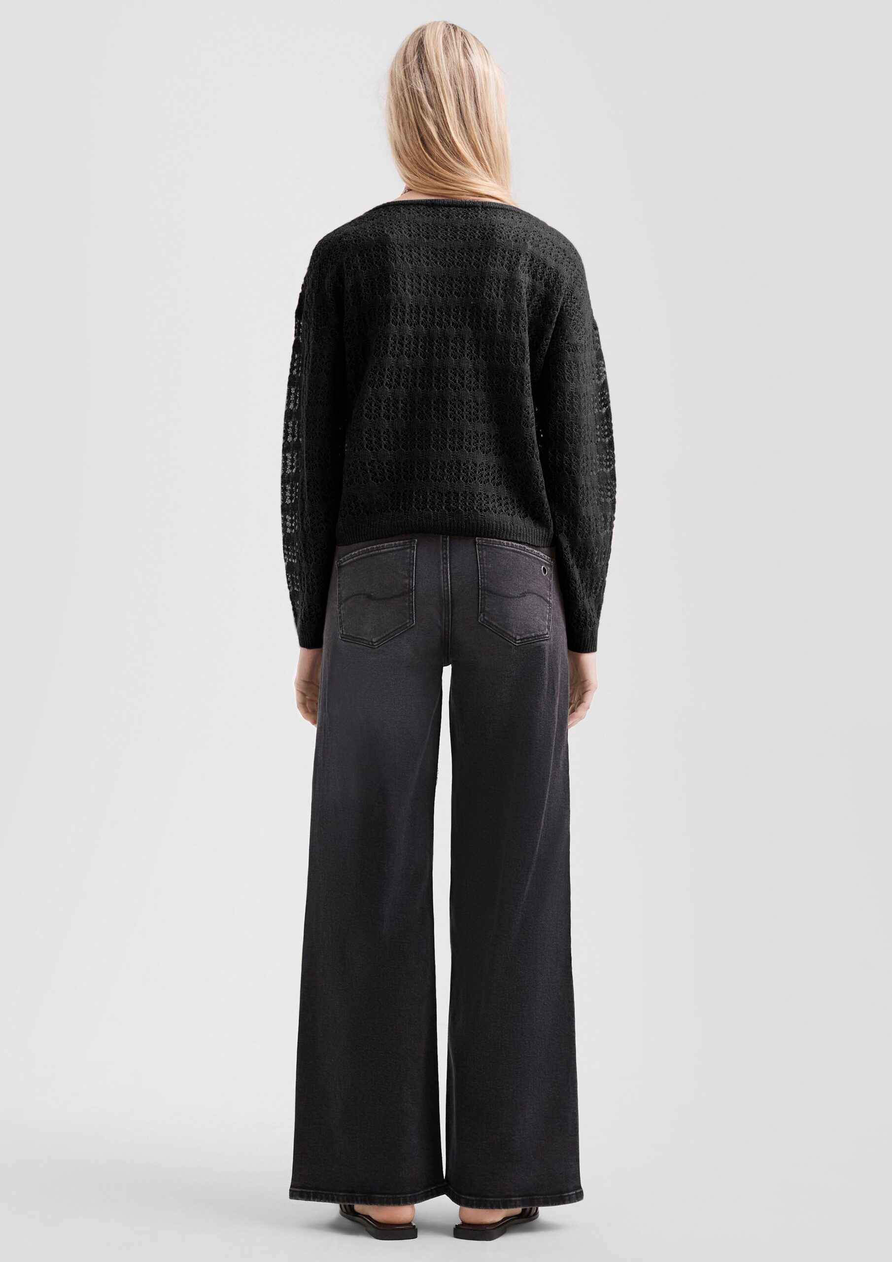 Zarter Pullover mit offenem Ajourmuster