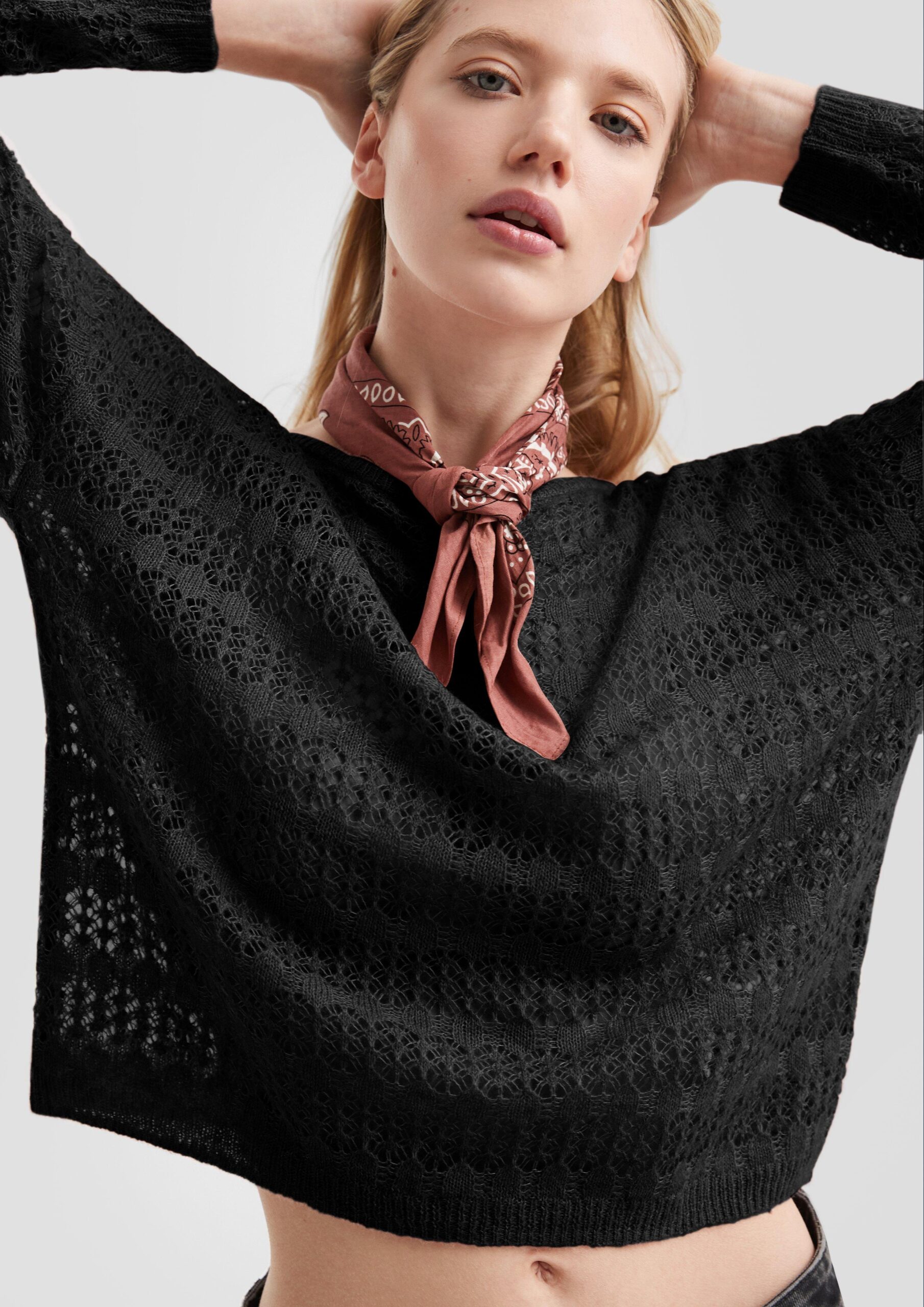 Zarter Pullover mit offenem Ajourmuster