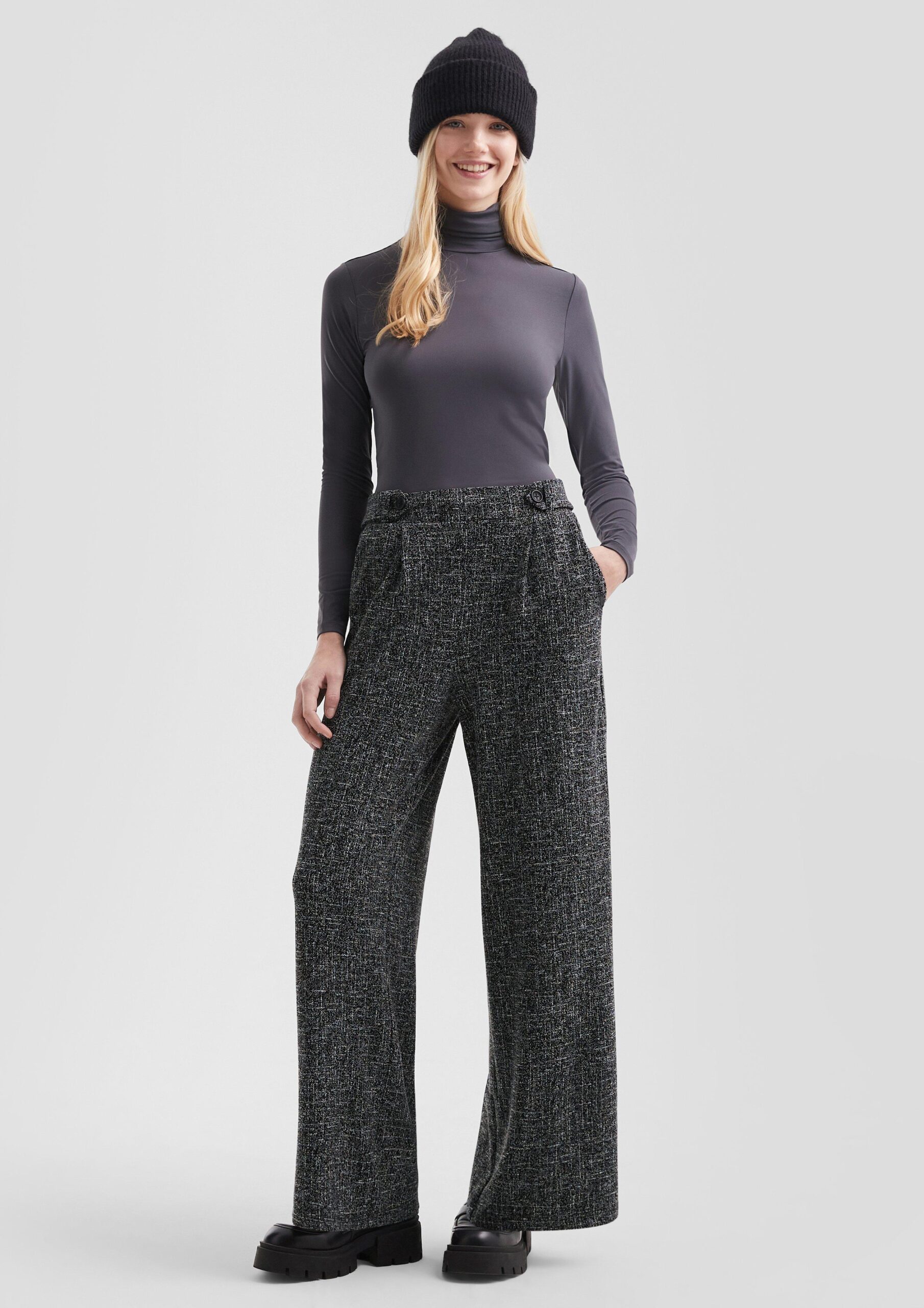 Schmales Langarmshirt mit Rollkragen