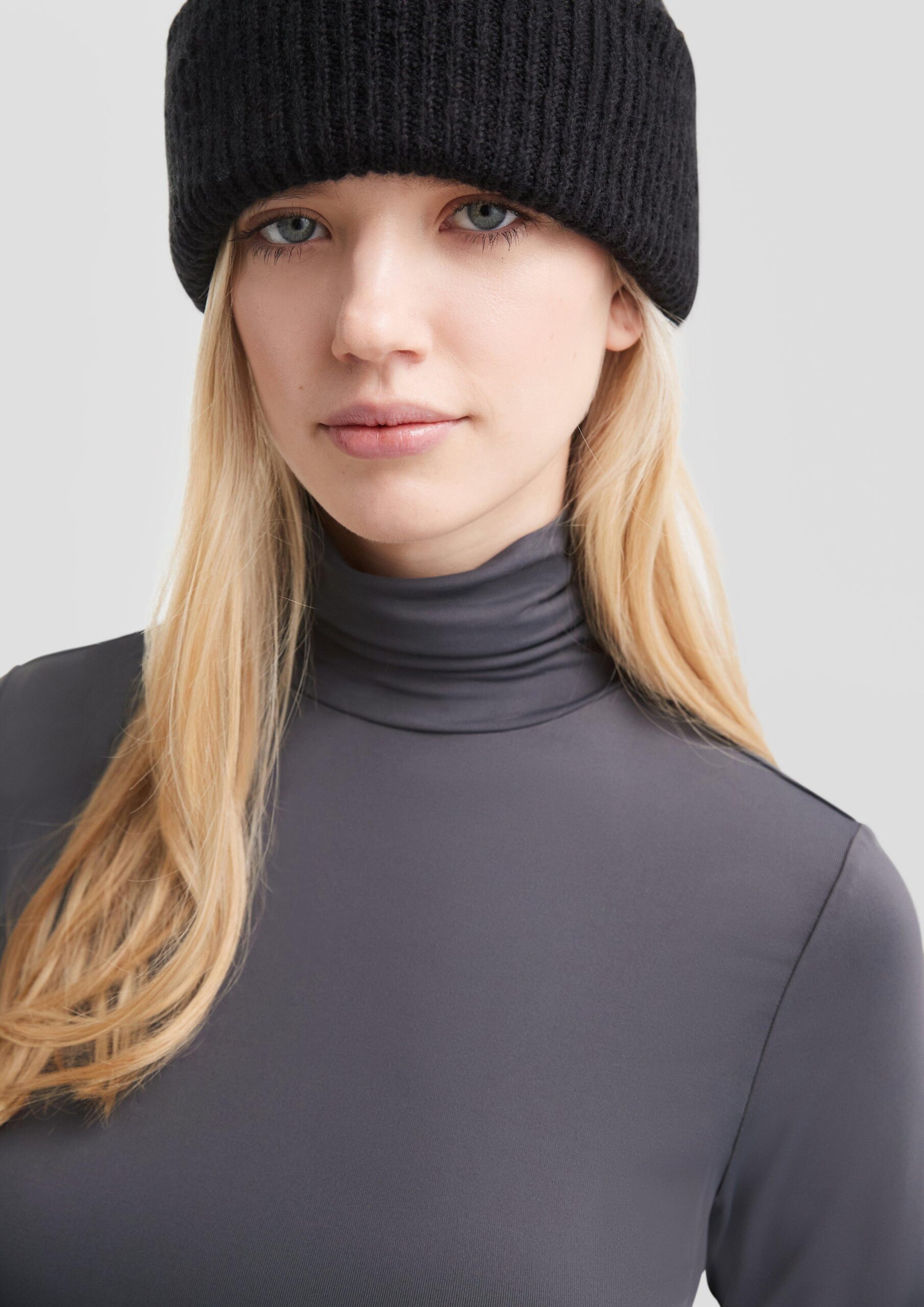 Schmales Langarmshirt mit Rollkragen