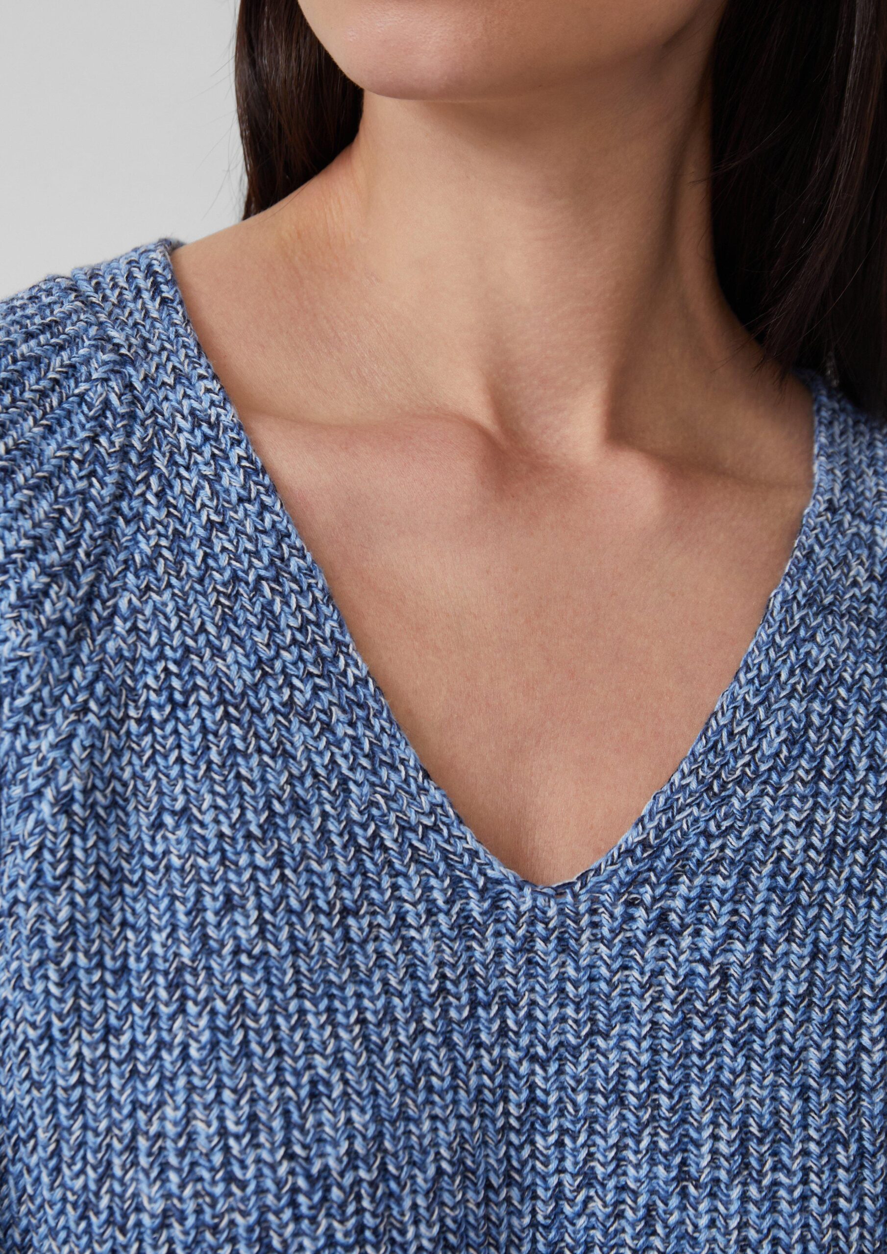 Strickpullover mit V-Ausschnitt und Raglanärmeln