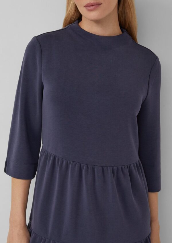 Kurzes Stufen-Kleid aus Scuba