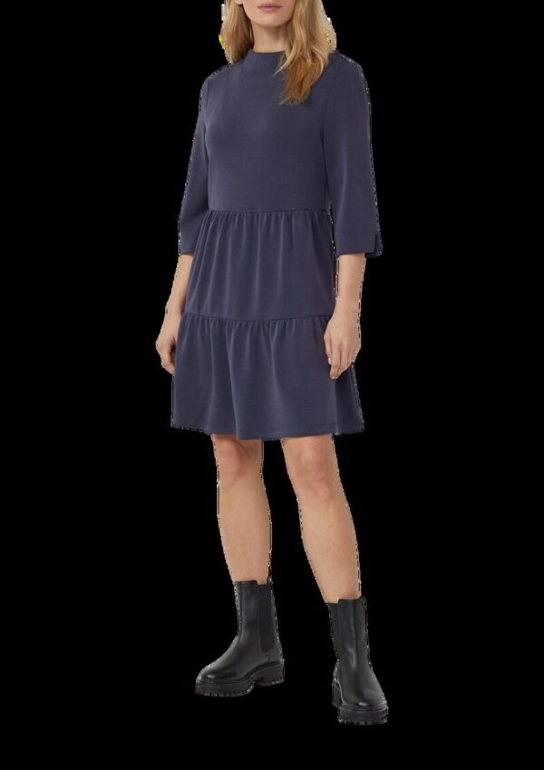 Kurzes Stufen-Kleid aus Scuba