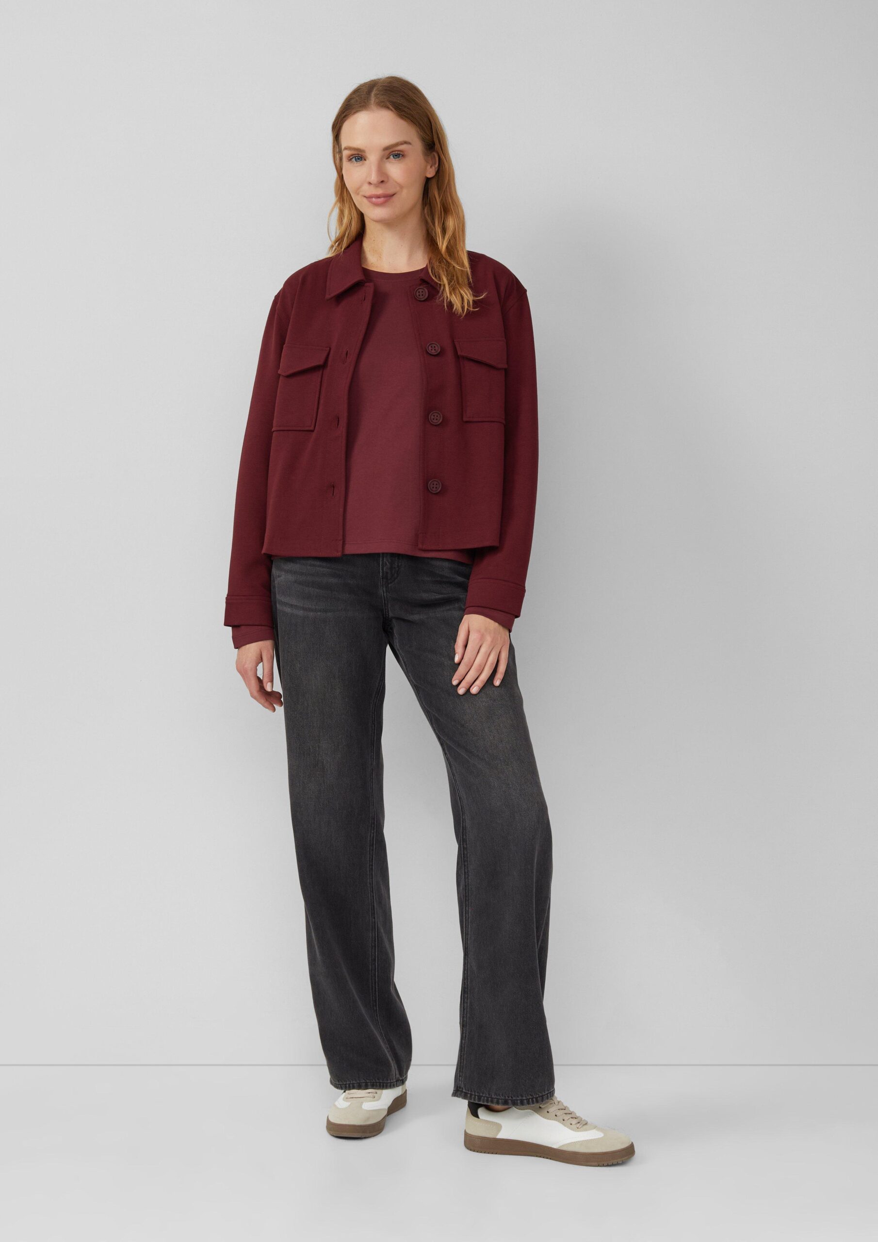 Verkürztes Longsleeve mit Stickerei-Detail