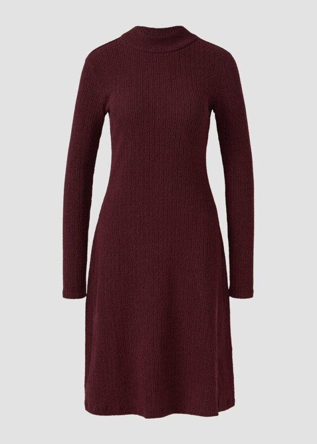 Strukturiertes Jerseykleid mit ausgestelltem Saum