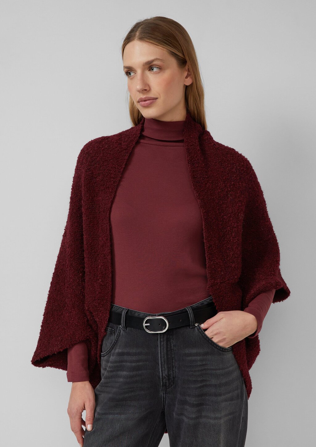 O-Shape-Poncho aus Bouclé-Strick