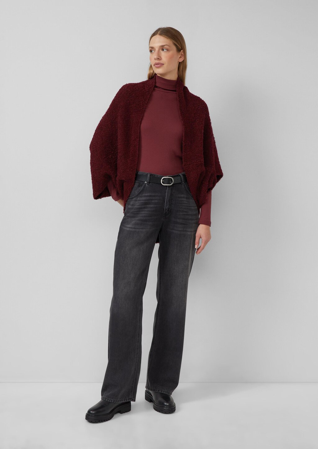 O-Shape-Poncho aus Bouclé-Strick