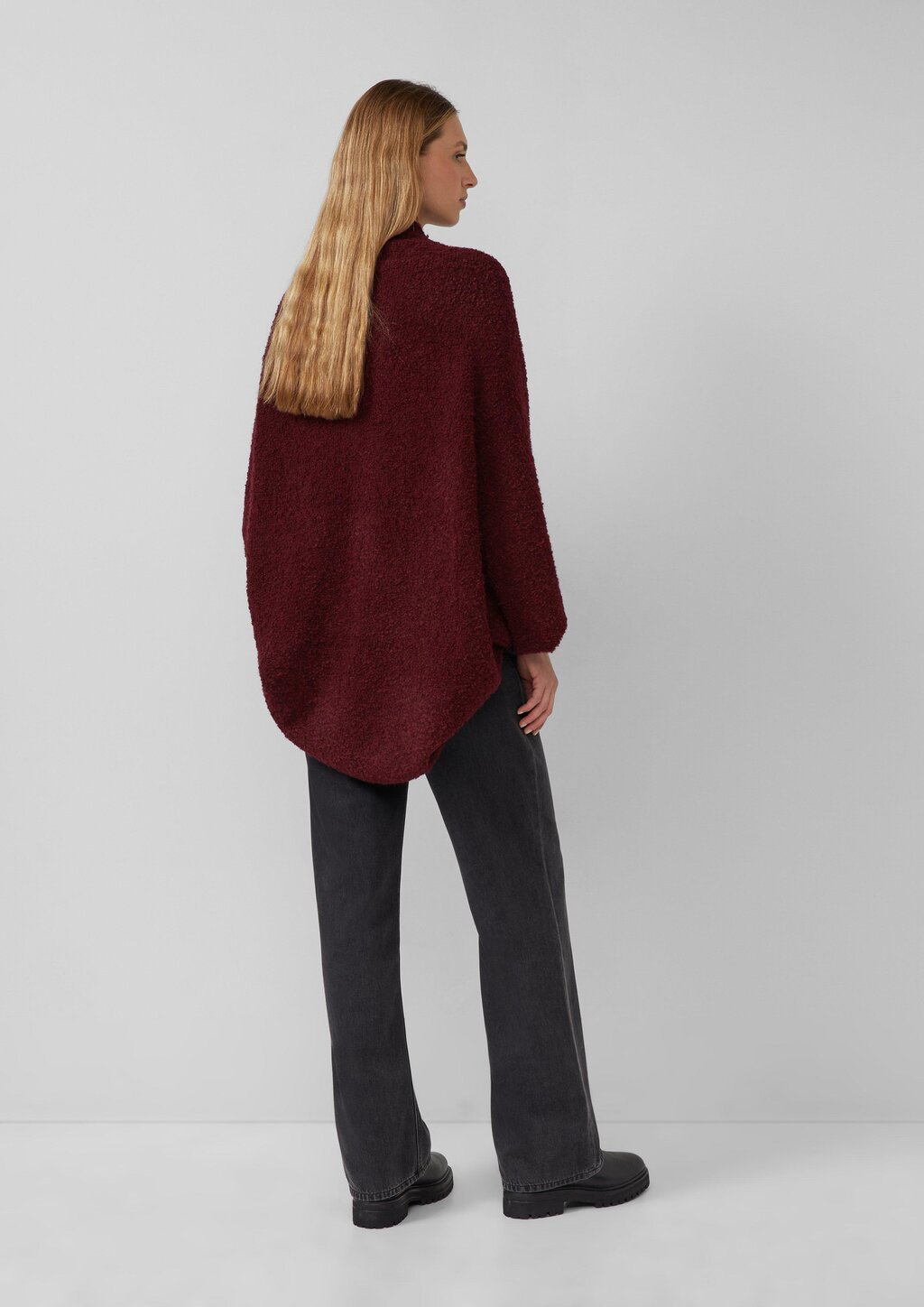 O-Shape-Poncho aus Bouclé-Strick